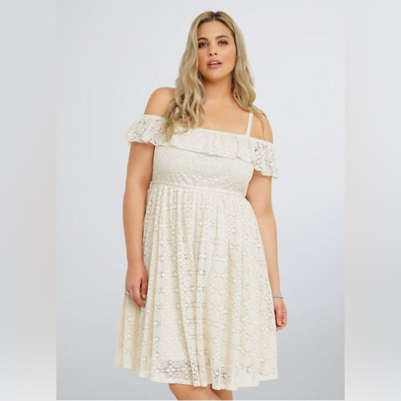 torrid Dresses & Skirts - BNWT TORRID Lace Dress Ivory Cold Shoulder Size 3